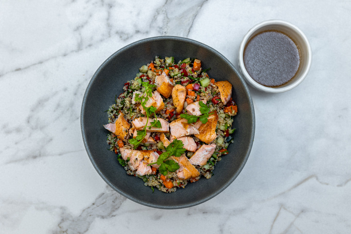 Ensalada Quinoa Thai con Salmón